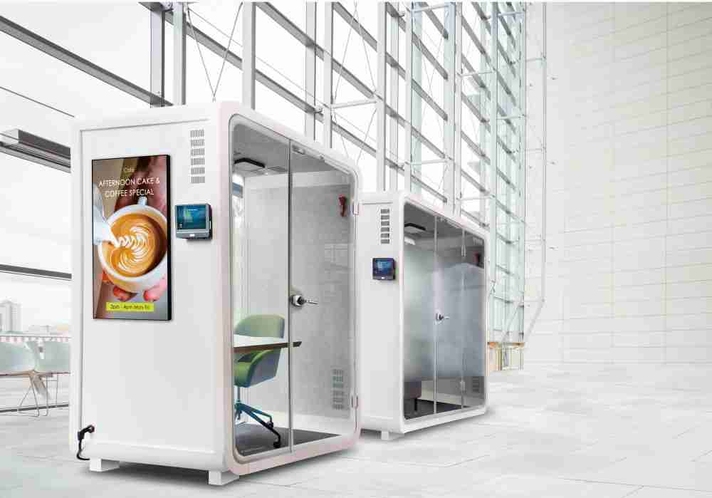 银河集团子公司达擎之智慧行动办公舱，，，采用PDLC智能调光玻璃设计，，透过通电与断电的电流切换，，，，呈现透明与雾面效果，，，具节能降耗特性并兼顾隐私，，，确保信息安全