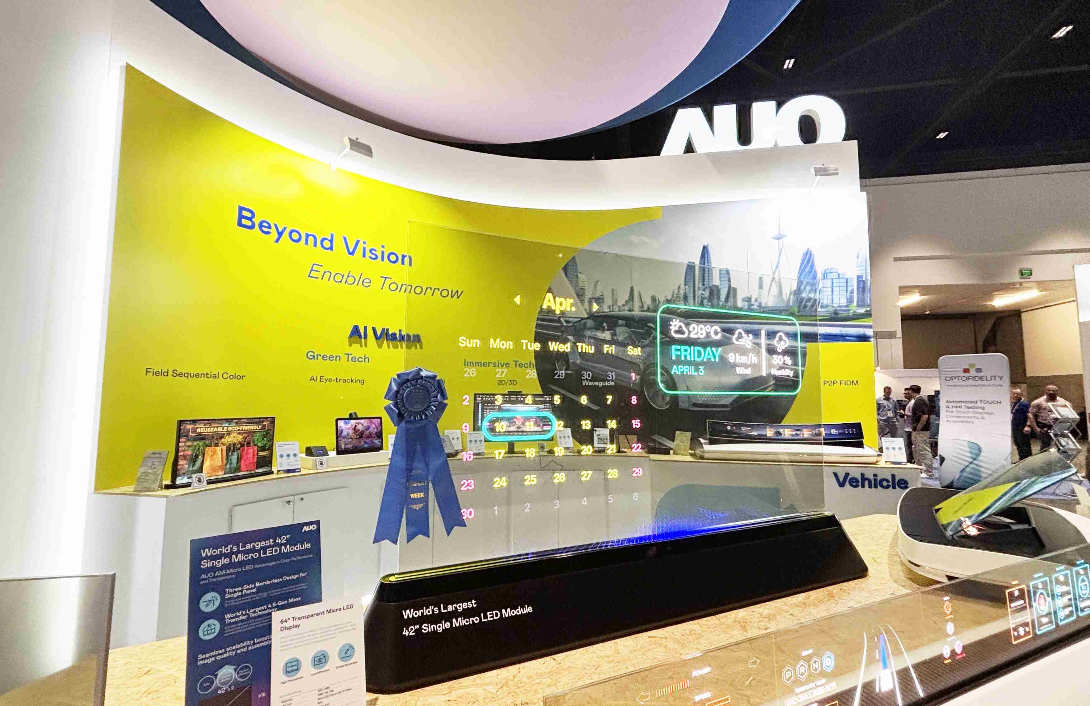 银河集团64吋透明Micro LED显示器获〝最佳Micro LED技术应用奖〞，，，其绝妙的透明穿透特性，，同时具备1,000 nits的高亮度表现，，，，并透过精细的无缝拼接延伸，，，可依需求灵活应用于多元场域，，，展现出Micro LED显示技术划时空的无限潜力